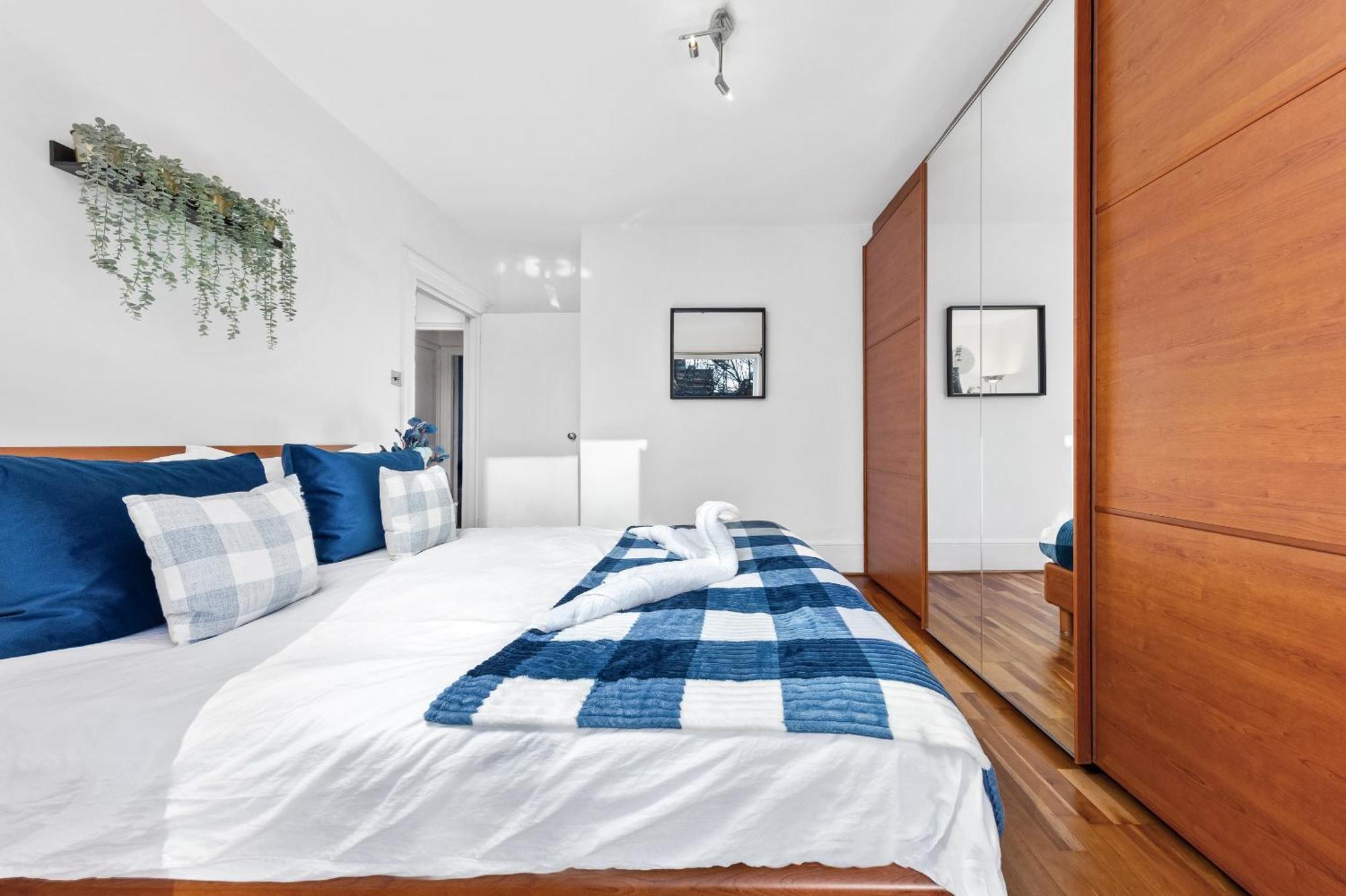 Balcony Blue Theme 1 Bedroom Central London Luxury Flat Near Hyde Park! Accommodates Up To 6! Double Sofa Bed And Next To Station! Ngoại thất bức ảnh
