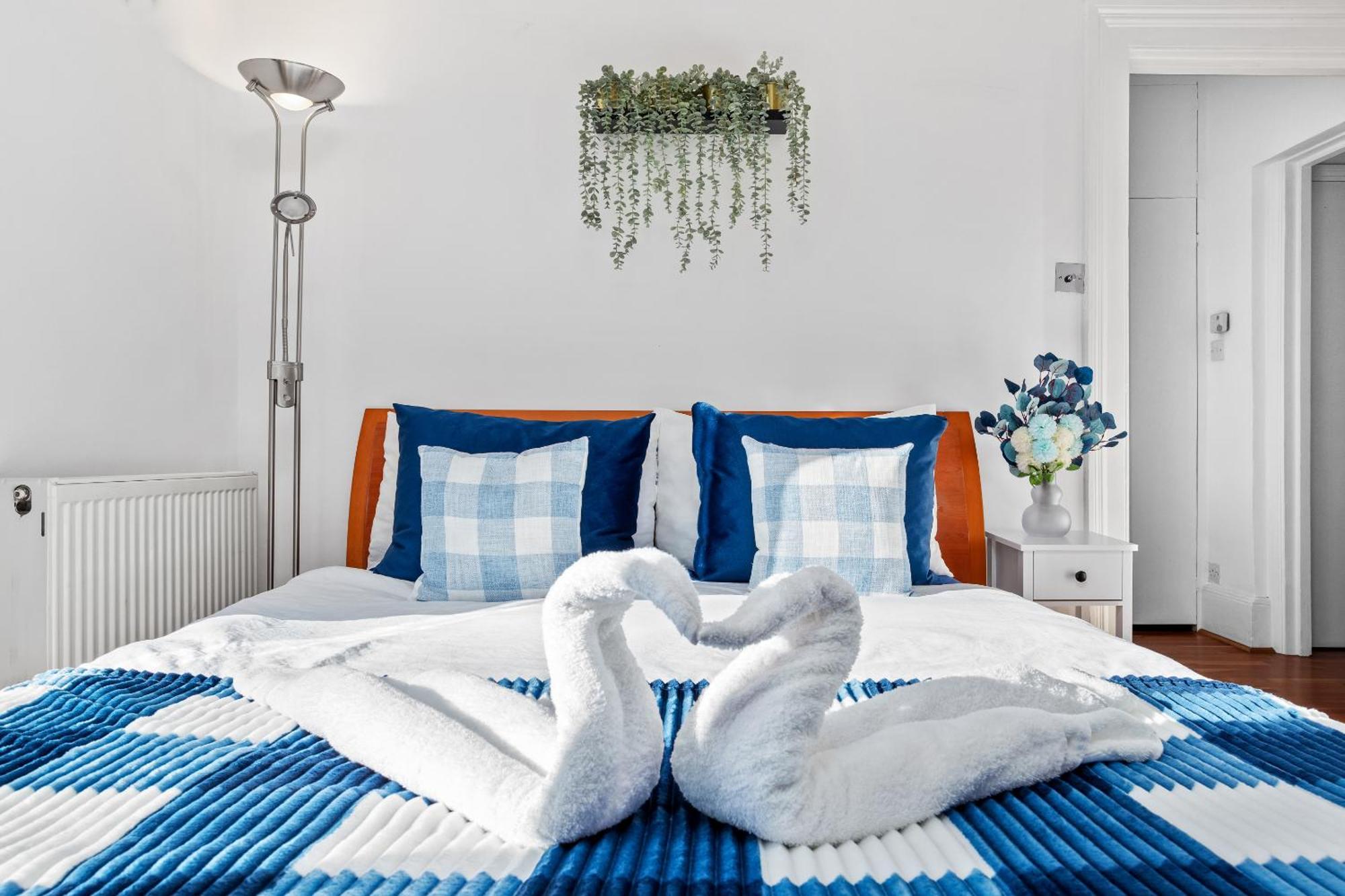 Balcony Blue Theme 1 Bedroom Central London Luxury Flat Near Hyde Park! Accommodates Up To 6! Double Sofa Bed And Next To Station! Ngoại thất bức ảnh