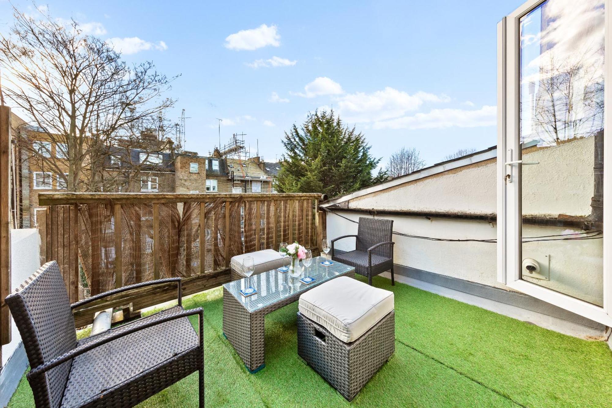 Balcony Blue Theme 1 Bedroom Central London Luxury Flat Near Hyde Park! Accommodates Up To 6! Double Sofa Bed And Next To Station! Ngoại thất bức ảnh