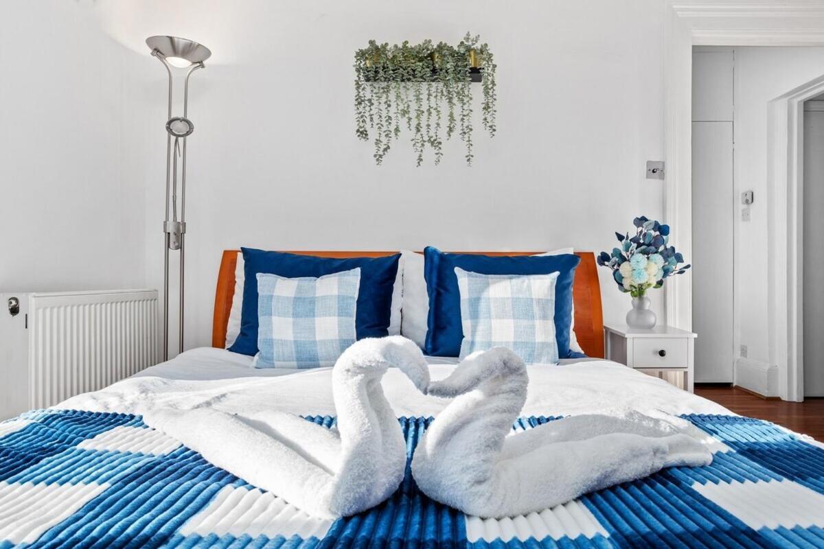 Balcony Blue Theme 1 Bedroom Central London Luxury Flat Near Hyde Park! Accommodates Up To 6! Double Sofa Bed And Next To Station! Ngoại thất bức ảnh